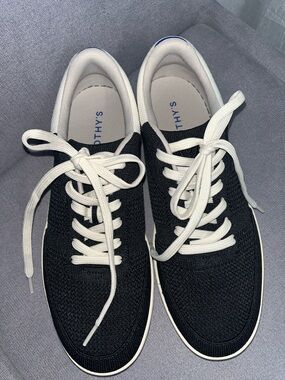 Rothy’s Black Knit Lace-Up Sneakers with Cream Laces.  Woman’s 10.5 Men’s 9/9.5